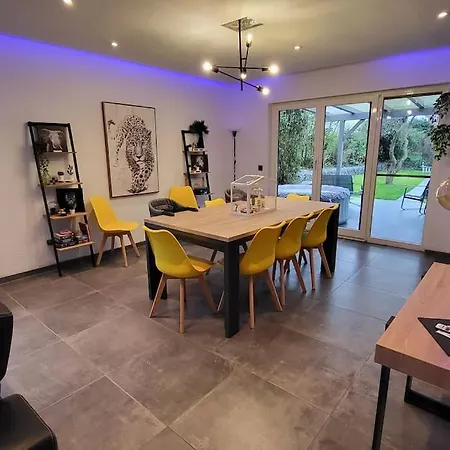 La Maison Accueille De 2 A 8 Personnes *